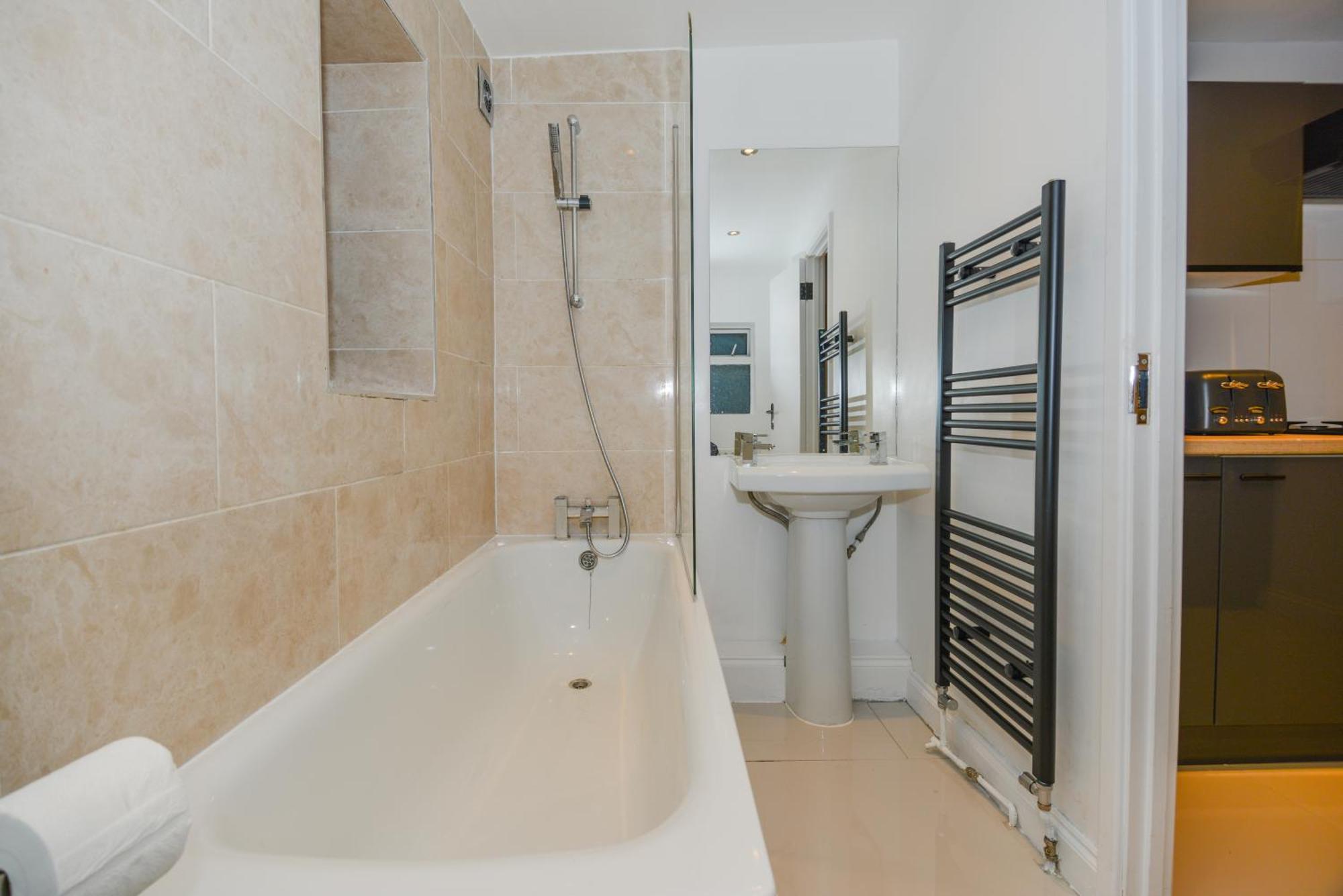 Cosy 1 Bedroom Home For Small Families Лондон Экстерьер фото