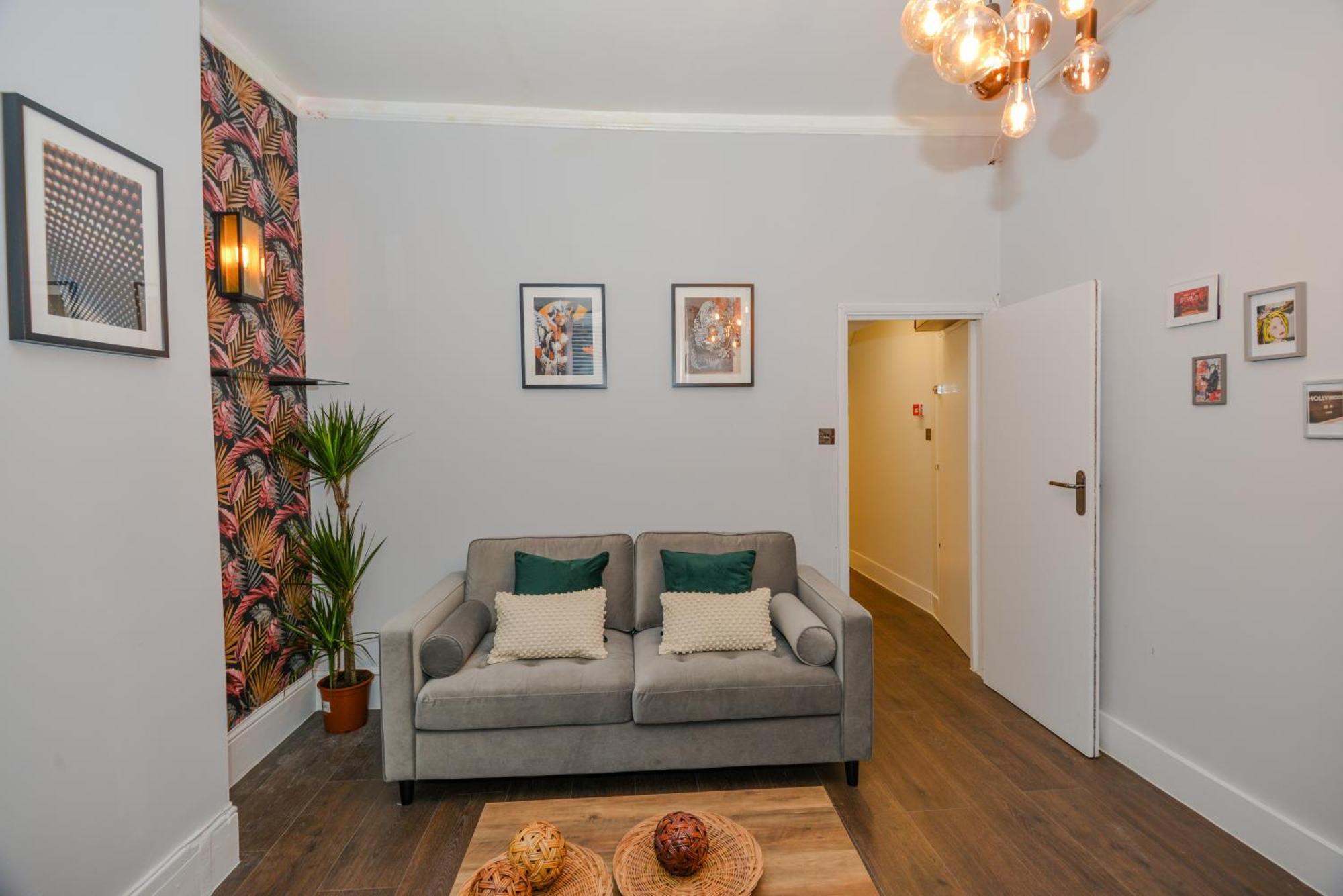 Cosy 1 Bedroom Home For Small Families Лондон Экстерьер фото