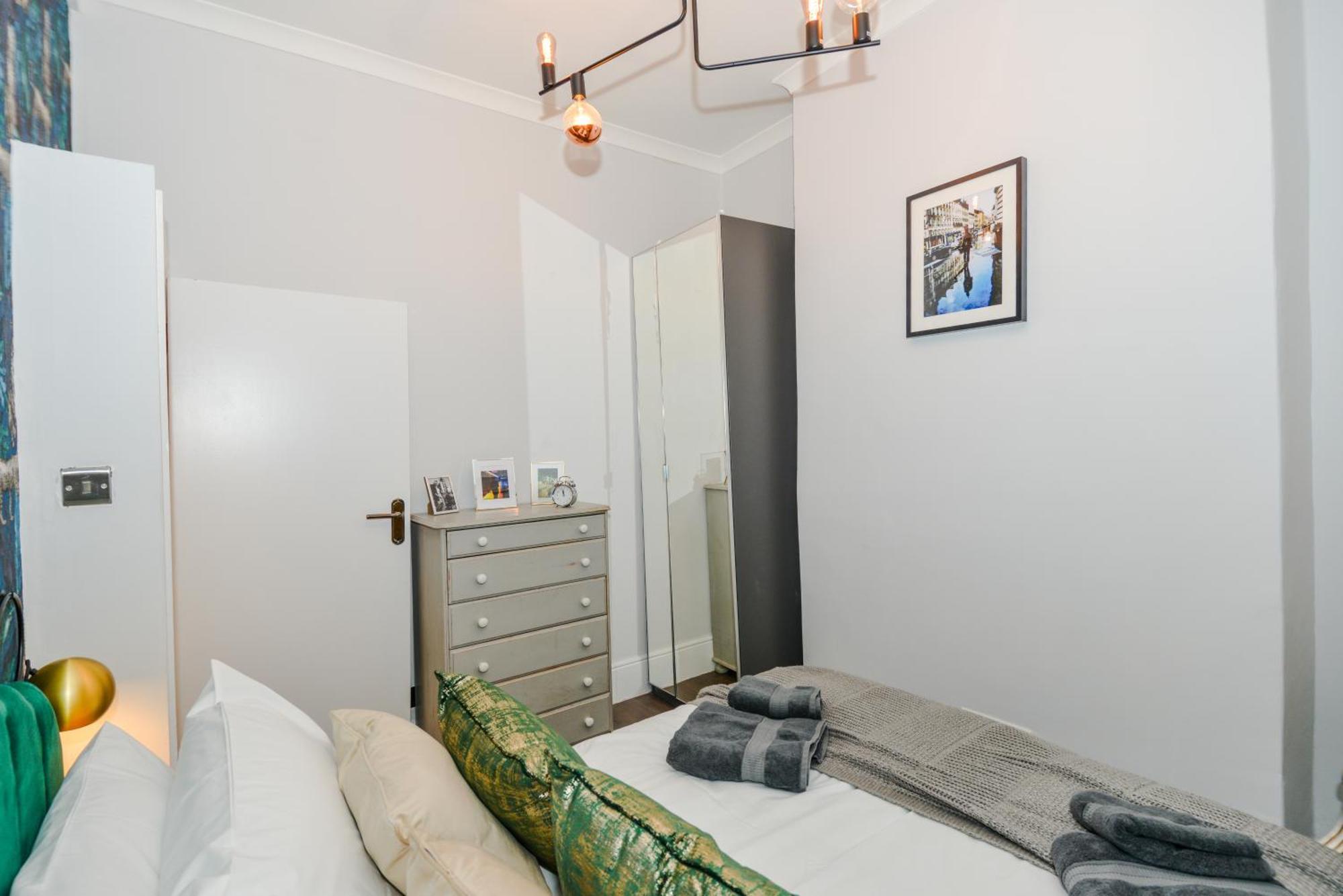 Cosy 1 Bedroom Home For Small Families Лондон Экстерьер фото
