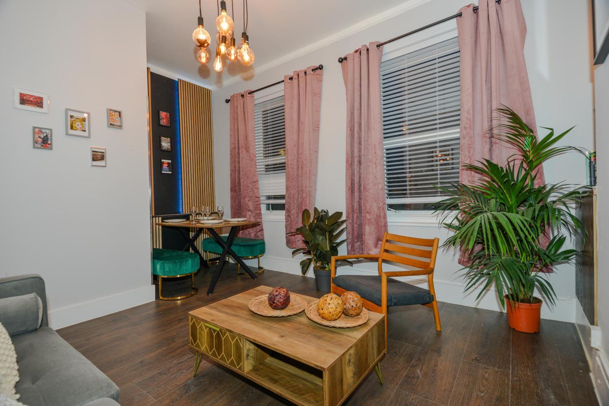 Cosy 1 Bedroom Home For Small Families Лондон Экстерьер фото